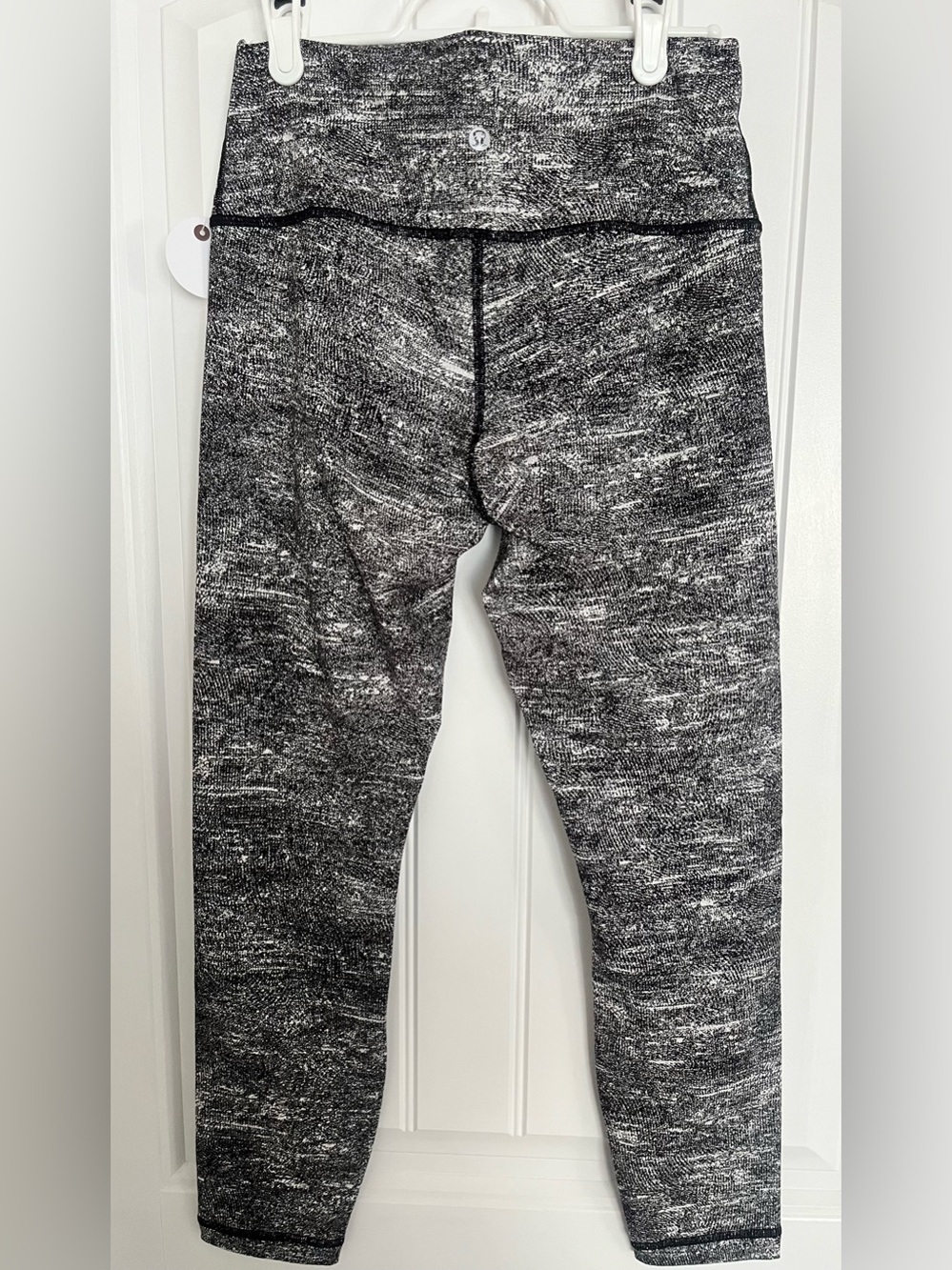 lululemon athletica Black and White Wunder Under Leggings - Size 8